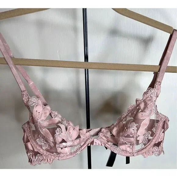Victoria’s Secret Very Sexy Luxe Plunge Demi Floral Lace Bra Size 32C